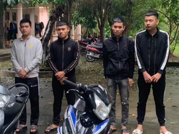 Nhóm thanh niên bịt kín mặt chém người trong đêm khuya ở Nghệ An