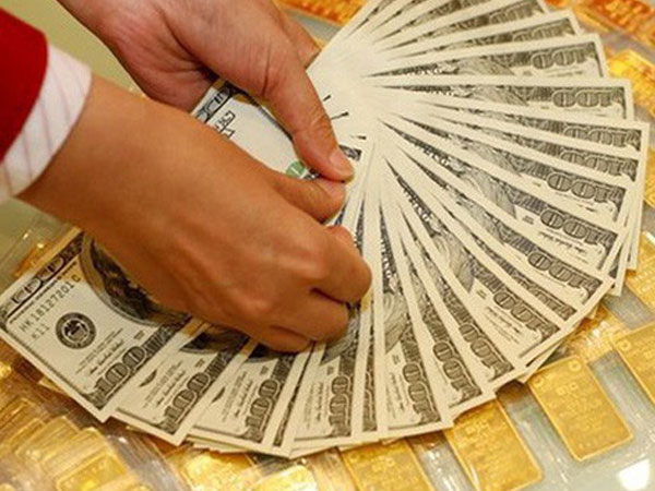 Giá vàng và USD đồng loạt tăng giá