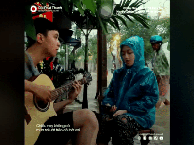 Ngồi đàn hát giữa mưa bão, cô gái Huế được dân mạng ráo riết 'săn lùng' danh tính
