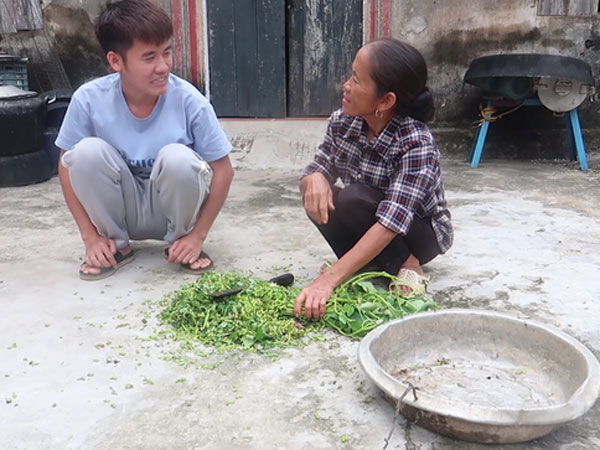Vừa dứt lời hứa hẹn thay đổi nội dung trên YouTube, Hưng Vlog đã lại thực hiện màn 'troll' bà Tân Vlog, người hâm mộ cũng 'ăn cú lừa' cực kỳ khó đỡ