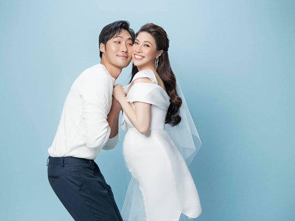 Pha Lê hạ sinh con gái đầu lòng, vỡ òa tiết lộ luôn phản ứng đặc biệt của ông xã người Hàn