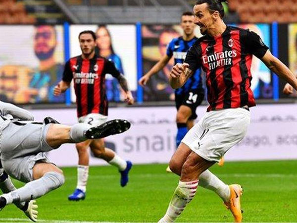 Ibrahimovic hạ sát Inter bằng cú đúp, Milan tiếp tục ngự trị trên đỉnh Serie A