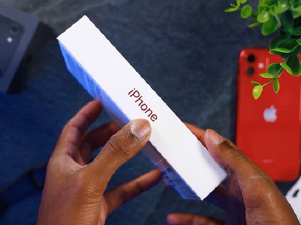 Cận cảnh iPhone 11 'date mới' với hộp siêu mỏng, bỏ củ sạc và tai nghe