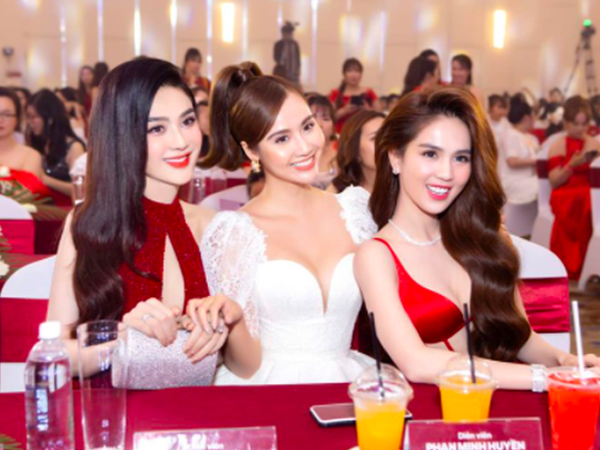Lâm Khánh Chi lướt ngang Hương Giang như người vô hình, về nhà khoe ảnh bên Ngọc Trinh nhưng không có đàn em?