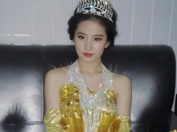 Quá thất vọng với Tống Thiến, hậu trường Lưu Diệc Phi hoá Nữ thần Kim Ưng 14 năm trước gây bão trở lại