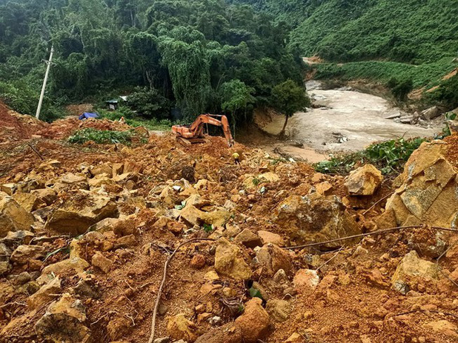 Tìm thấy 4 thi thể cuối cùng trong vụ cả gia đình bị vùi lấp ở Quảng Trị
