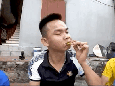 Bà Tân kỷ niệm được 4 triệu subscribe, dân mạng soi ra thêm một nhân vật 'ăn chực nói xạo'