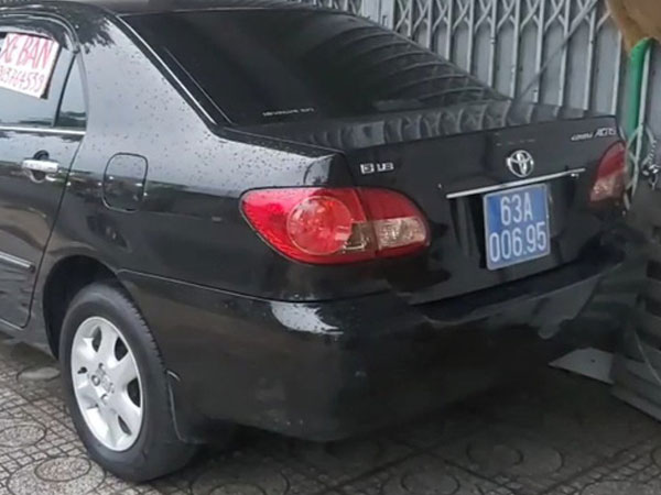 Xe 'biển xanh' rao bán như rau trên vỉa hè ở Tiền Giang