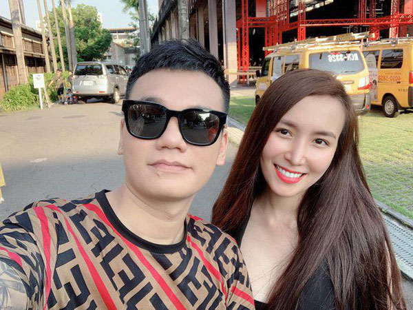 Bà xã Khắc Việt chính thức hạ sinh đôi trai gái đầu lòng vào sáng nay