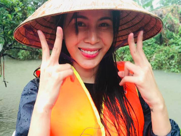 Thủy Tiên thông báo quỹ ủng hộ đã lên đến 60 tỷ, kể chuyện chỉ mang theo 2 bộ quần áo, chân bị ghẻ vì lội nước khiến nhiều người xót xa