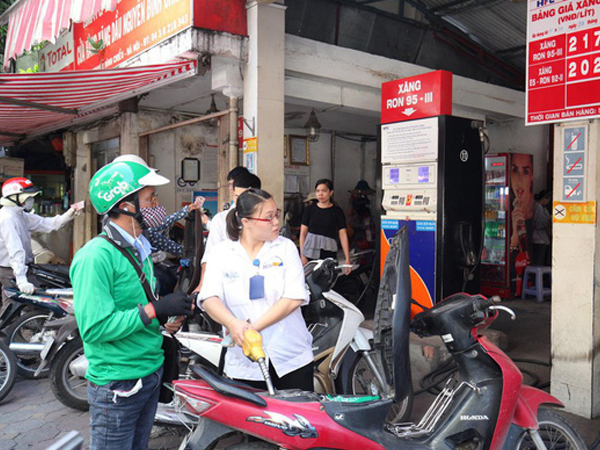 Cho doanh nghiệp ngoại tham gia bán lẻ xăng dầu: Miếng bánh không dễ xơi