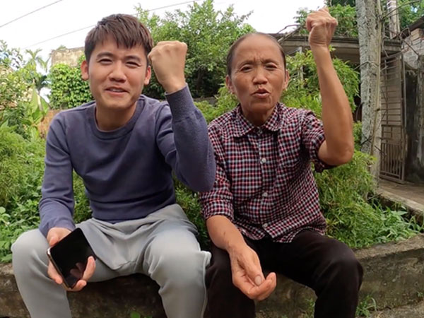 Bà Tân Vlog gửi thẳng 50 triệu đồng cho Thuỷ Tiên để ủng hộ cứu trợ đồng bào miền Trung