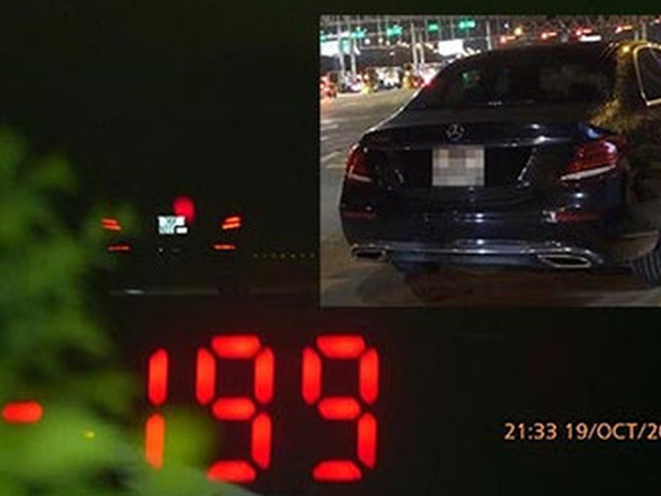Phóng 199km/h trên cao tốc Pháp Vân – Cầu Giẽ, xe Mercedes bị xử lý