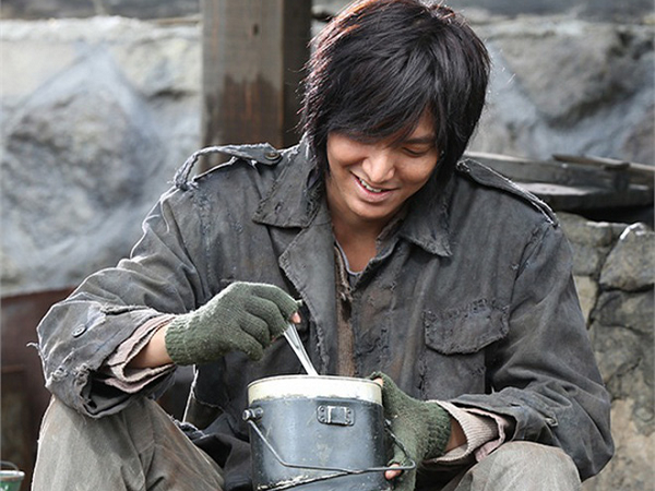 Thất bại ê chề với 'Quân vương bất diệt', Lee Min Ho làm trai nghèo trong phim Mỹ