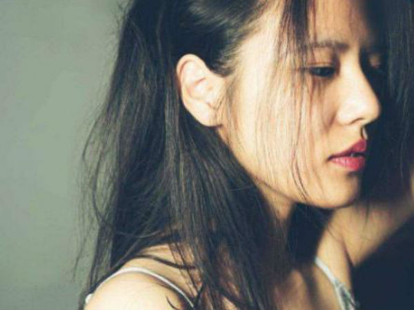 Trong ngày cưới, tôi nhận được hộp quà đựng một chiếc váy rách loang lổ máu, để rồi bị ám ảnh khi biết tường tận về quá khứ của chồng