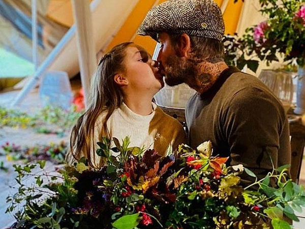 David Beckham lại gây xôn xao dư luận khi để con gái 9 tuổi hôn môi