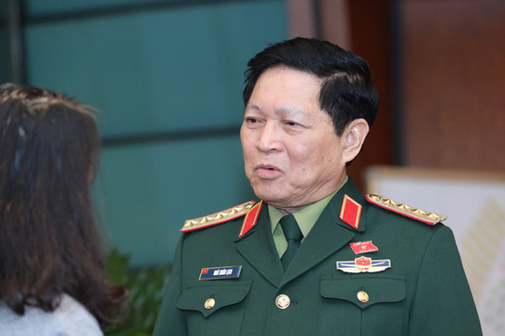 Bộ trưởng Bộ Quốc phòng: Sẵn sàng trực thăng chở lương thực cho dân