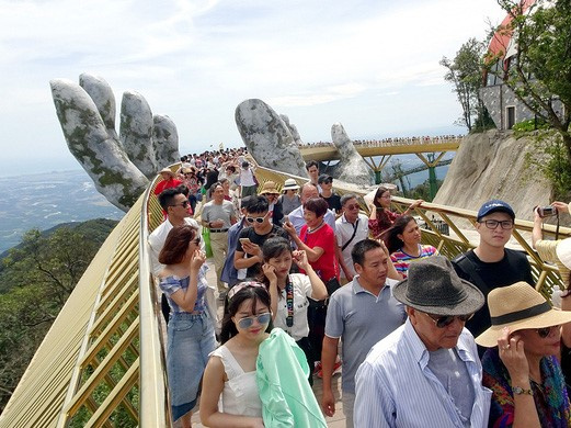 TP.HCM, Hà Nội bắt buộc đeo khẩu trang, chưa mở cửa đón du khách quốc tế