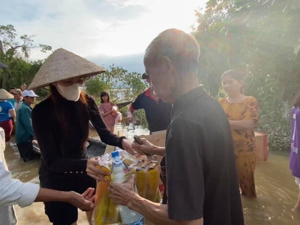 Thủy Tiên đưa ra quyết định cuối cùng về việc trích quỹ miền Trung để ủng hộ người Việt tại Nhật