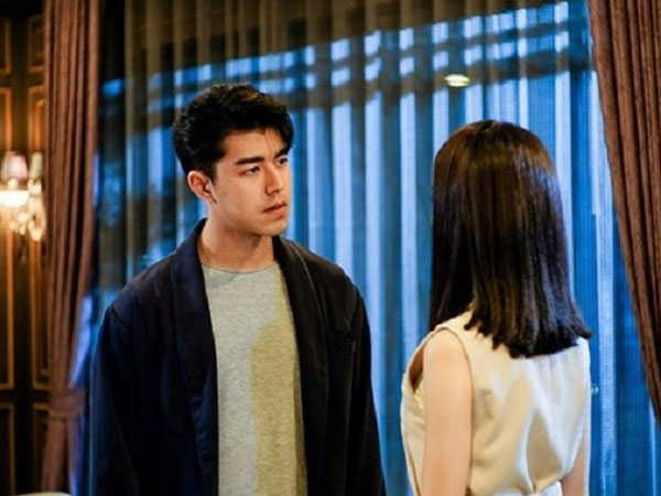 Yêu nhau 8 năm chưa kịp cưới, một sáng cuối tuần tình cờ, anh chàng 'chết đứng' gặp bạn gái từ cửa hiệu váy cưới bước ra