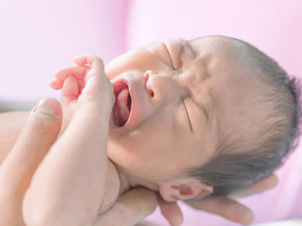 Bé gái Thái Bình vừa sinh đã mắc bệnh lậu