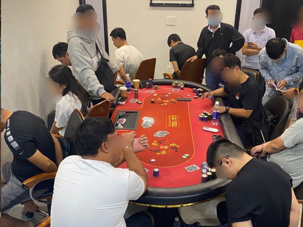 Đột kích sòng Poker quy tụ nhiều người ngoại quốc ở Sài Gòn