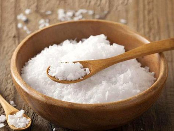 Mỗi tối đi ngủ đều đặt bát muối ở góc phòng ngủ, cạnh cửa ra vào hoặc bên cạnh cửa sổ, sáng hôm sau bạn chắc chắn sẽ bất ngờ