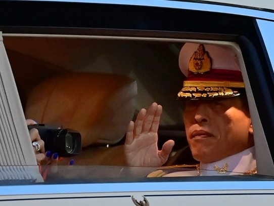 Vua Thái Lan 'bí mật nhập viện'