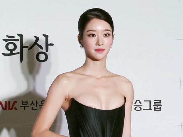 Diện váy o ép vòng 1, 'điên nữ' Seo Ye Ji lộ ngực trên thảm đỏ nhưng vẫn vô tư tạo dáng