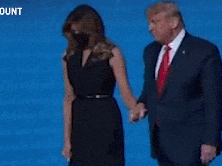 Khoảnh khắc khó hiểu giữa tổng thống Donald Trump và đệ nhất phu nhân Melania tại buổi tranh luận