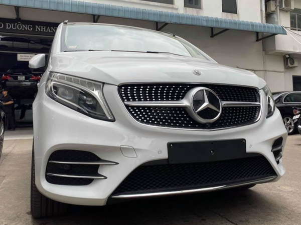 Mercedes-Benz V 250 AMG đầu tiên về Việt Nam: Ngoại hình thể thao, nội thất sang chảnh, giá thấp hơn gần tỷ đồng so với Toyota Alphard