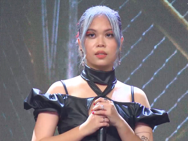 Tlinh chơi rap melody thâm thúy khiến MC Trấn Thành và Karik đứng ngồi không yên, Binz cũng nức nở