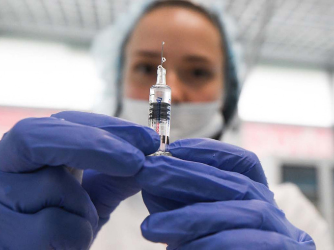 Giới khoa học lo ngại vaccine Covid-19 đang thử nghiệm có thể dẫn tới nguy cơ nhiễm HIV