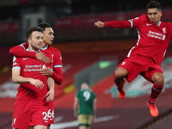 Liverpool thắng ngược ở Ngoại hạng Anh