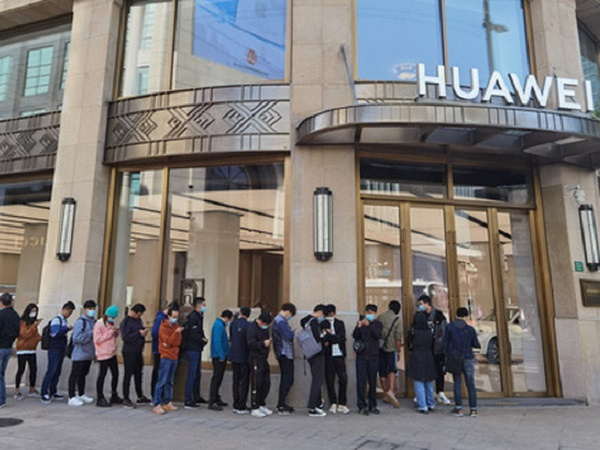 Mate 40 'cháy' đơn đặt trước, người mua tranh nhau vì sợ sau này Huawei cũng chẳng có hàng mà bán