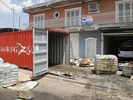 Tìm thấy 7 thi thể đang phân hủy trong một container ở Paraguay