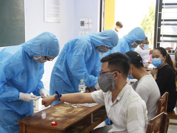 Thêm 8 người nhập cảnh nhiễm nCoV