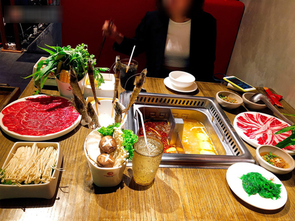 BIẾN CĂNG: Khách ăn buffet bị phạt 200k tung toàn bộ tin nhắn, netizen sốc vì câu nói 'em rất mạnh miệng vậy ngại gì không nói chuyện 1 câu'