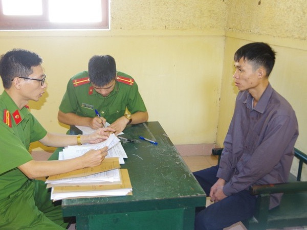 Khởi tố kẻ cướp suýt thiêu sống bà cụ 90 tuổi