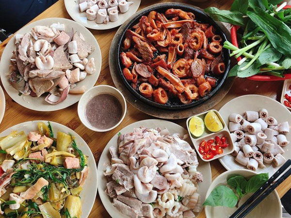 Bị 'cây si' chê bai thực đơn bữa tối là gớm, cô gái thẳng thừng 'tiễn vong' khiến dân tình phải vỗ tay khen ngợi