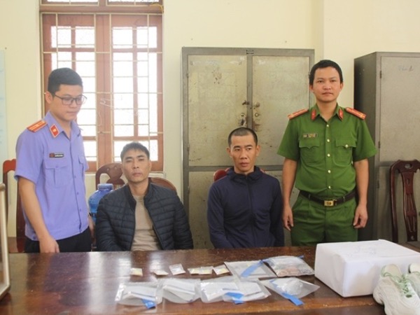Vận chuyển hơn 10.000 viên ma túy từ châu Âu về Việt Nam