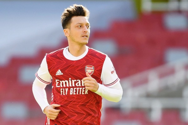 Arsenal sẵn sàng để Oezil ra đi miễn phí vào tháng Giêng