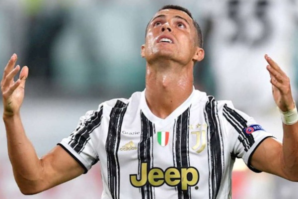 Ronaldo nhận tin kém vui, có thể bị công tố liên bang điều tra