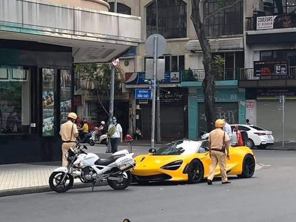 Siêu xe mui trần McLaren 720S Spider màu vàng ở Sài Gòn bị tạm giữ để chờ xác minh biển số