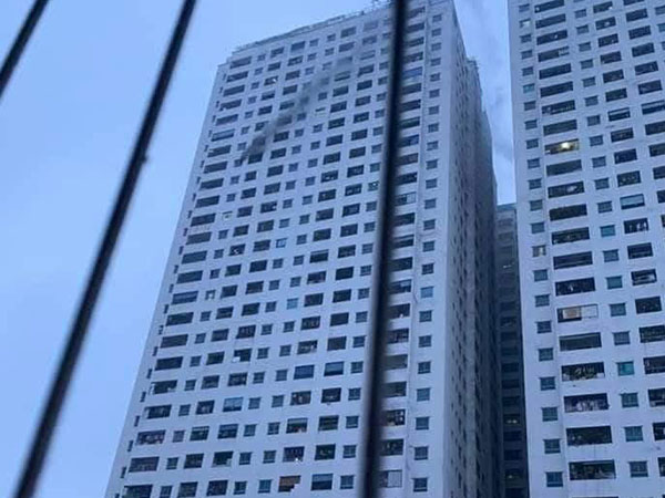 Cháy lớn tại chung cư HH Linh Đàm vào sáng sớm, hàng trăm người hoảng sợ tháo chạy