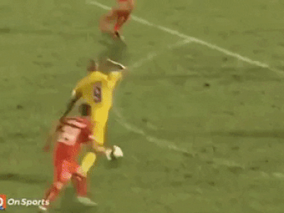 CĐV phẫn nộ vì Ban kỷ luật 'tha' cho pha xoạc bóng rợn người của cựu trung vệ U23 Việt Nam