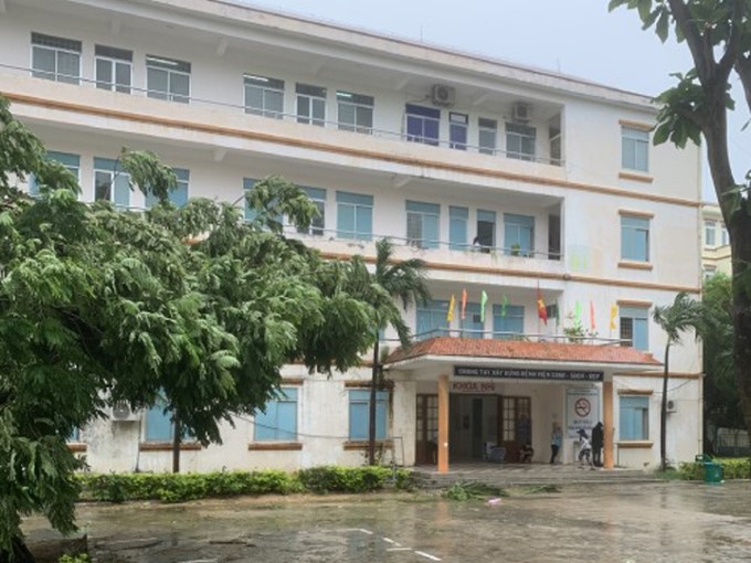 Bệnh viện vùng bão cho bệnh nhân nhẹ về nhà, sẵn sàng cấp cứu