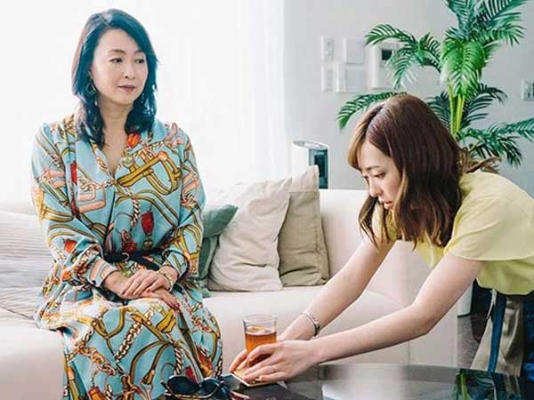 Chăm mẹ bạn trai ốm cả tháng, ngày khỏe lại bác đặt vào tay tôi một chỉ vàng, đang hí hửng thì bác cười mỉm "giáng" cho một cú sốc