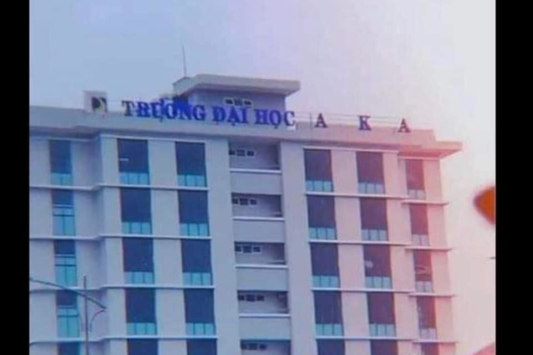 Bão thổi bay mất tên trường, sinh viên Đà Nẵng phải đăng đàn nhờ tìm giúp