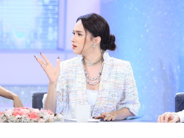 Hương Giang chính thức trở thành Hoa hậu bị ghét nhất showbiz Việt với nhóm anti-fan lên tới gần 100.000 thành viên